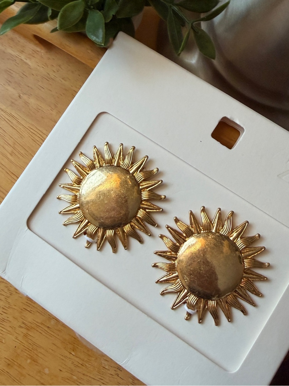 New in Box Zara Summer Sunburst Sunflower Oversized Earring New in Box Gold Tone - Picture 5 of 11
